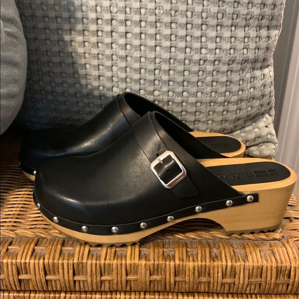 Black Leather Women’s Clogs